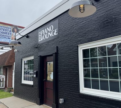 1812 Piano Lounge Exterior